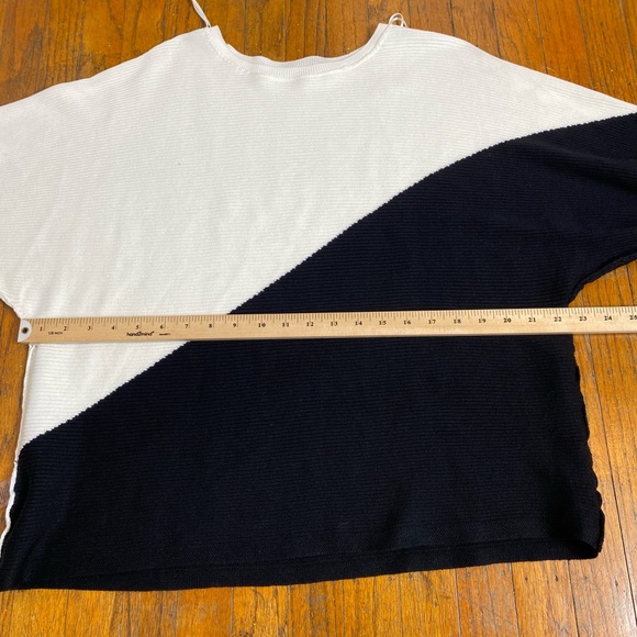 🆕 Vince Camuto Asymmetrical Color Block Cuffed Sleeve Crew Neck Sweater Size L - Picture 9 of 11